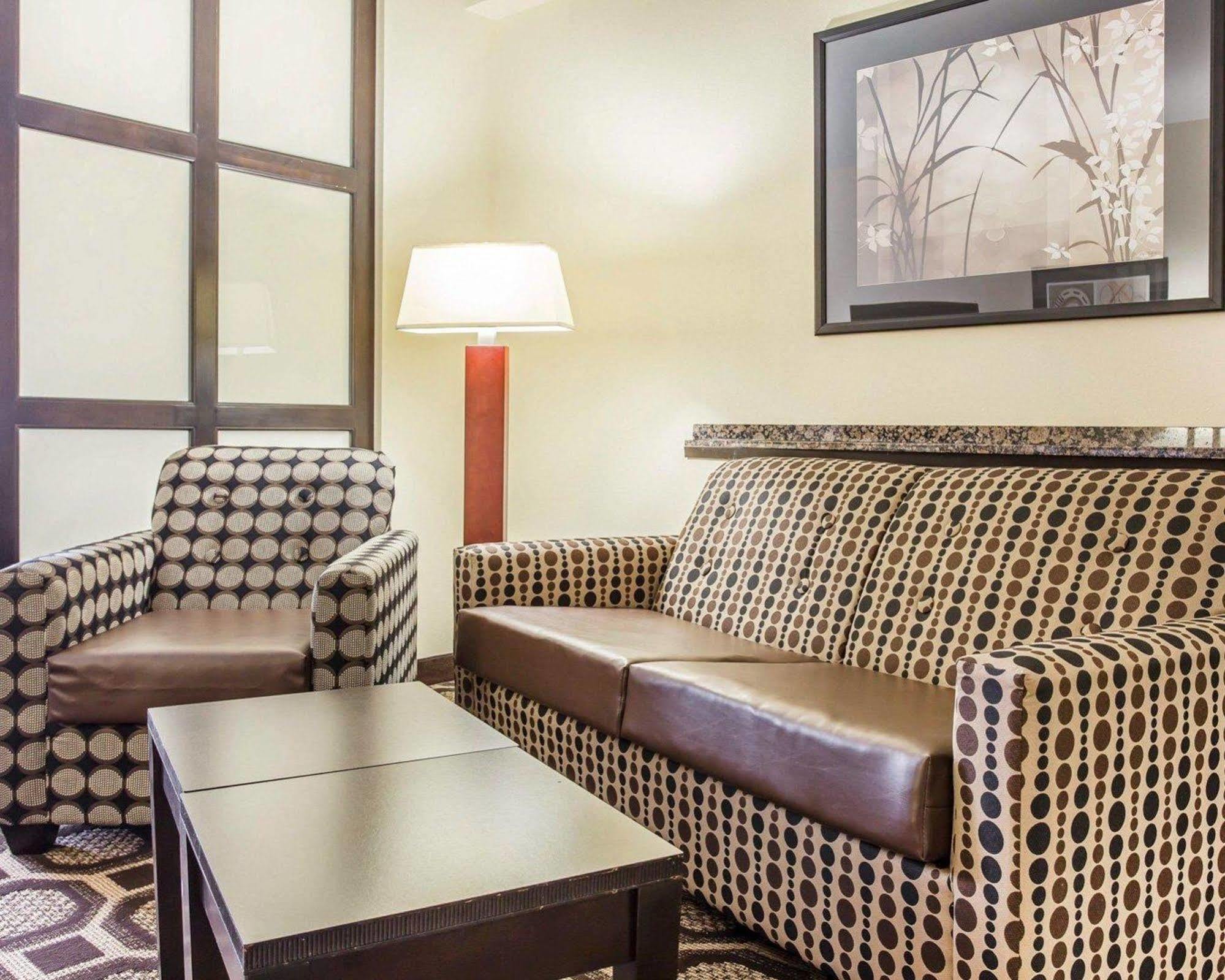 Holiday Inn Express & Suites Lexington By Ihg Exterior foto